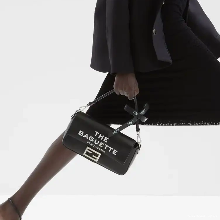 Affordable HOT In Leather Fendi Bag Black Baguette Baguette Nappa The Medium Motif 0628